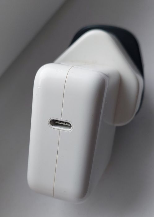 adaptor de alimentare Apple 30W USB-C, modelul A2164. 
Putere: 30 W