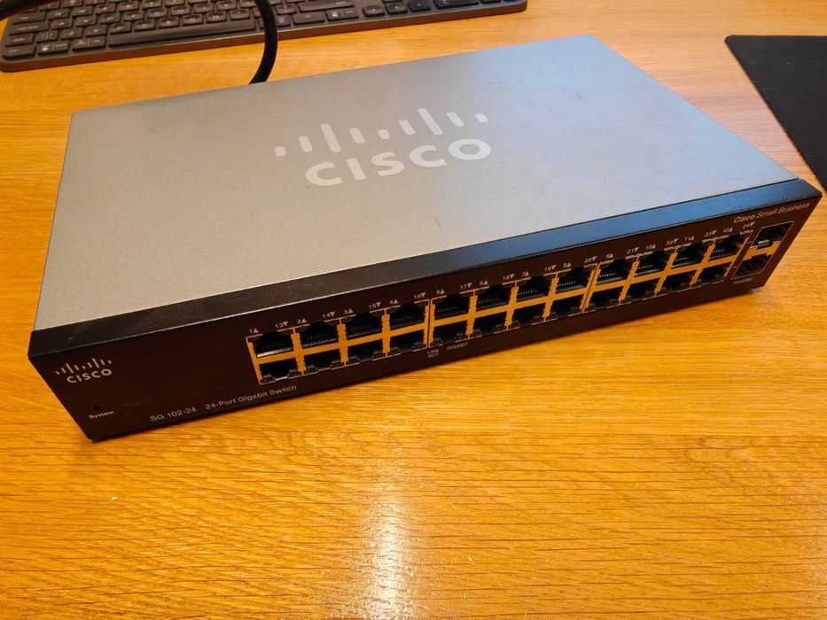 Switch Cisco sg 102-24 porturi