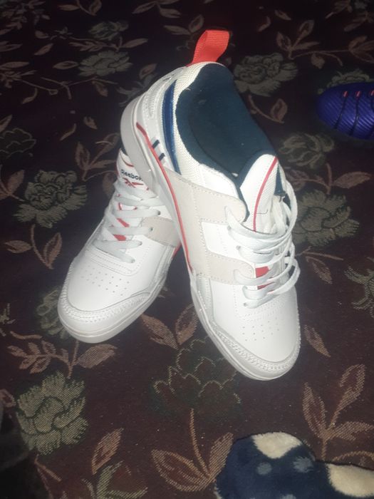 Продам  бутсы и кроссовки