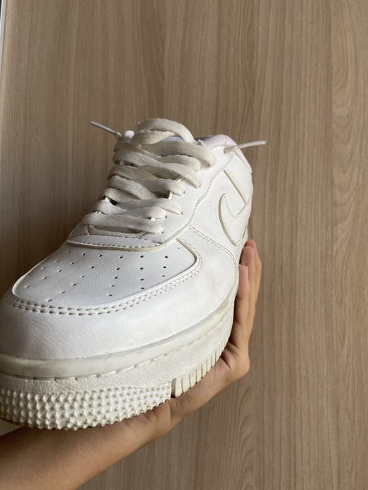 Кроссовки белые