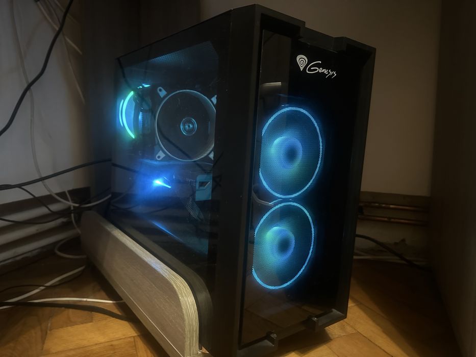 Desktop ergonomic si puternic