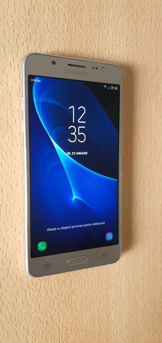Vând telefon samsung j5