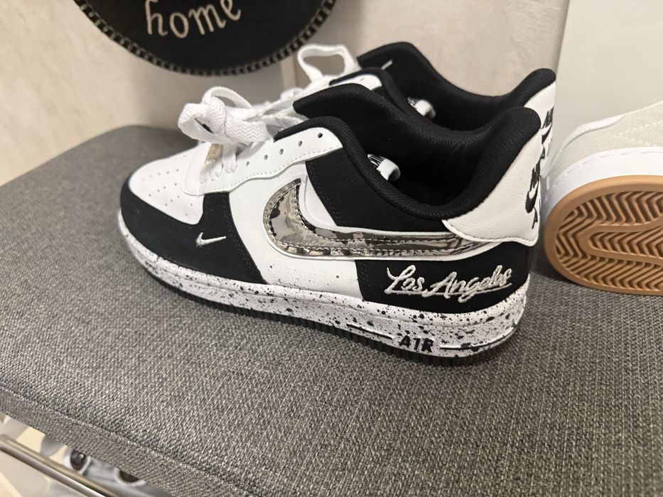 Продавам обувки nike air force Los angelis