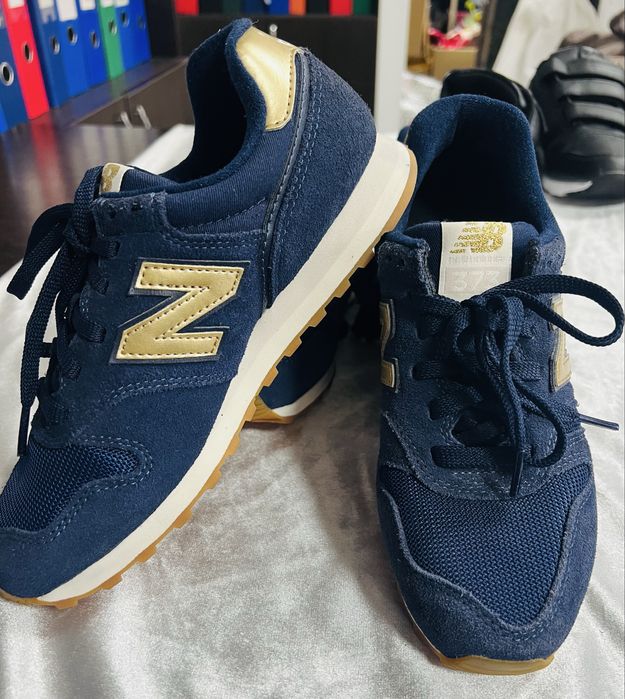 Продам стильные кроссовки