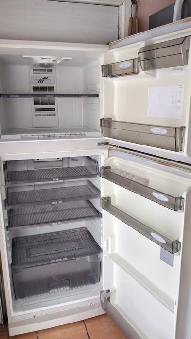 Холодильник Samsung