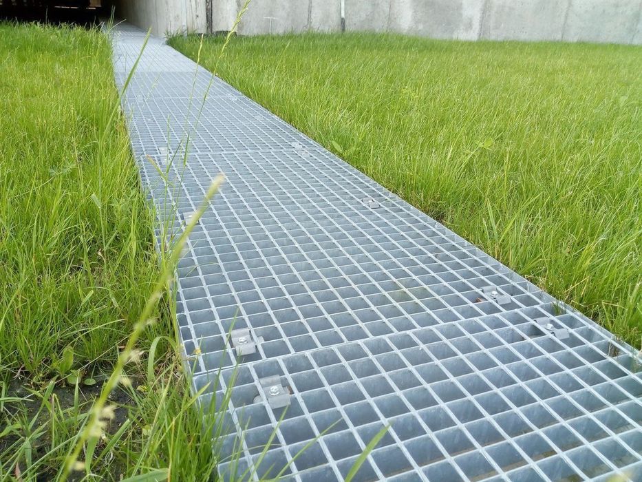 Лоток Пдастик ва кришка темир настили Л 5.   Гидролика, Стилот.