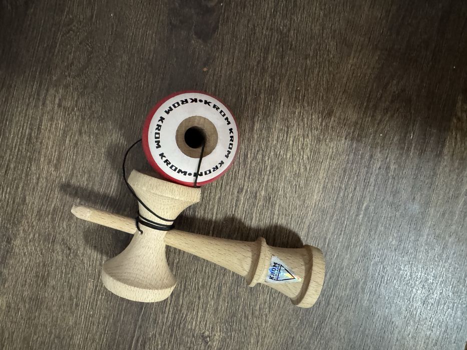Kendama Krom Pop Sticky Red