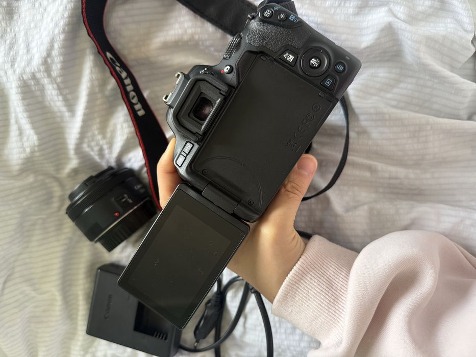 Canon 250D с 2 объективами