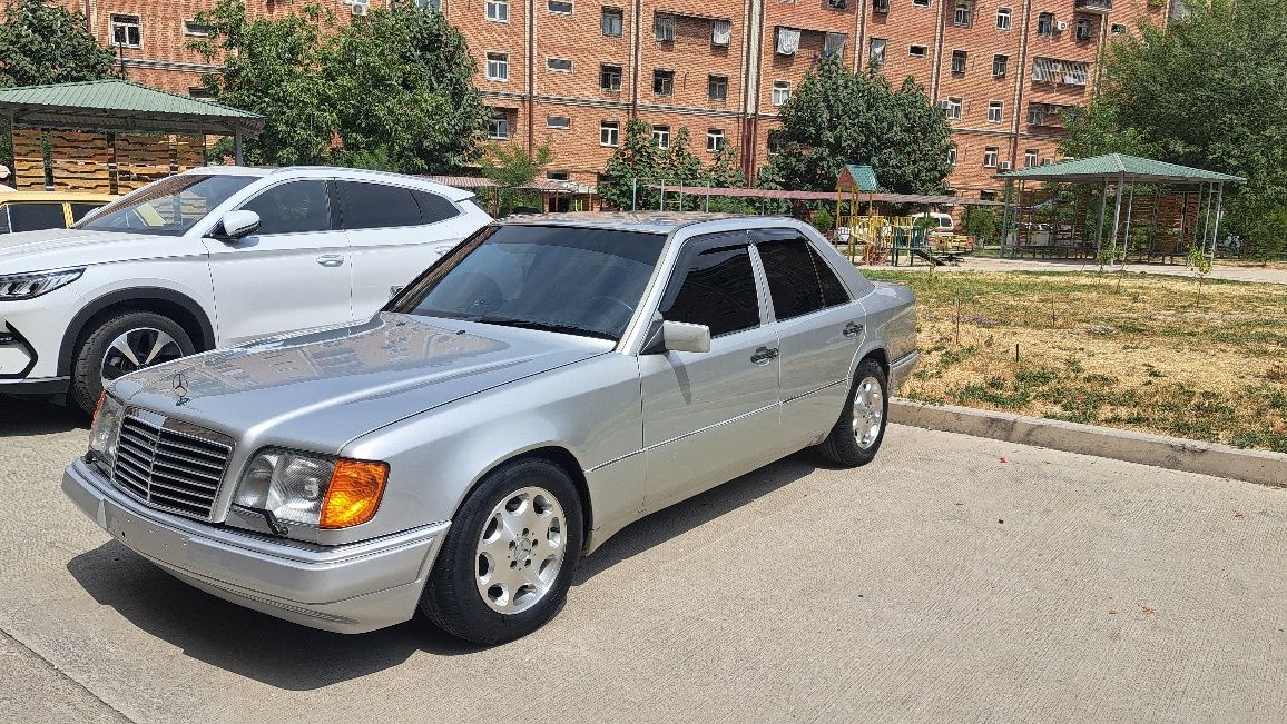 104 124. Мерседес 124 1993. Мерседес е 124 1993. Mercedes Benz e220 1993. Мерс 124 1993.