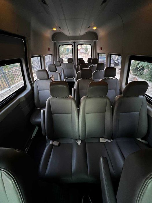 Микроавтобуси . .