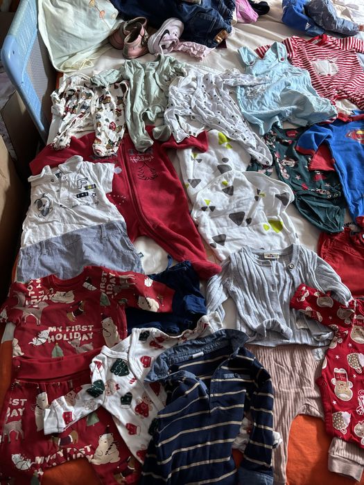 Lot haine aproape gratis/ieftin bebelus/baiat 0-6 luni Zara H&M bodyuri salopete costume pantaloni costum botez