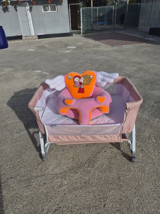 Patut cu saltea si fotoliu de vanzare