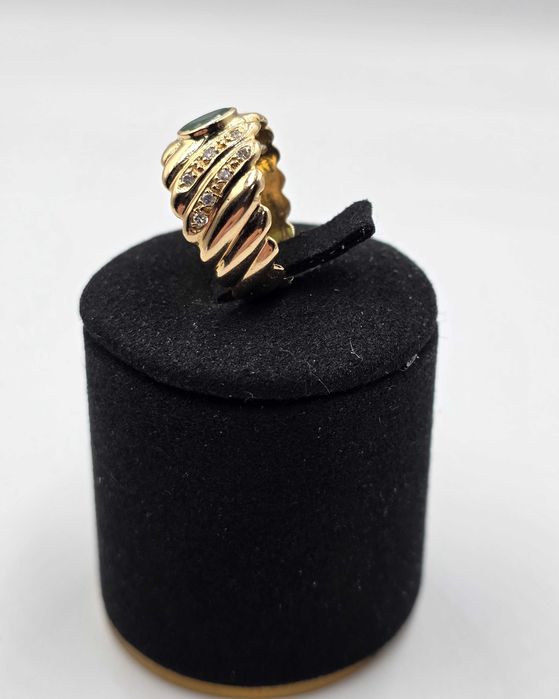 Inel Aur Galben 18K Diamante si Safir