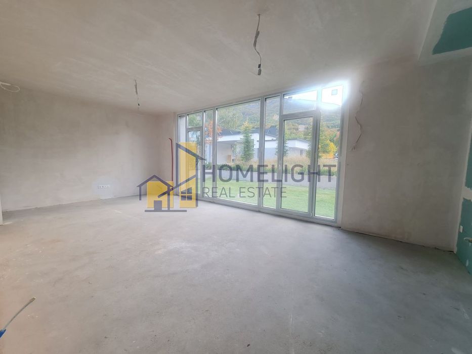 Тристаен апартамент в кв. Бояна