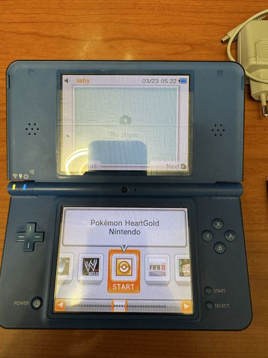 Nintendo DSi XL Modat + Stylus + 3 jocuri