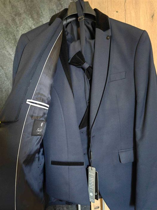 Нов мъжки костюм от 5 части