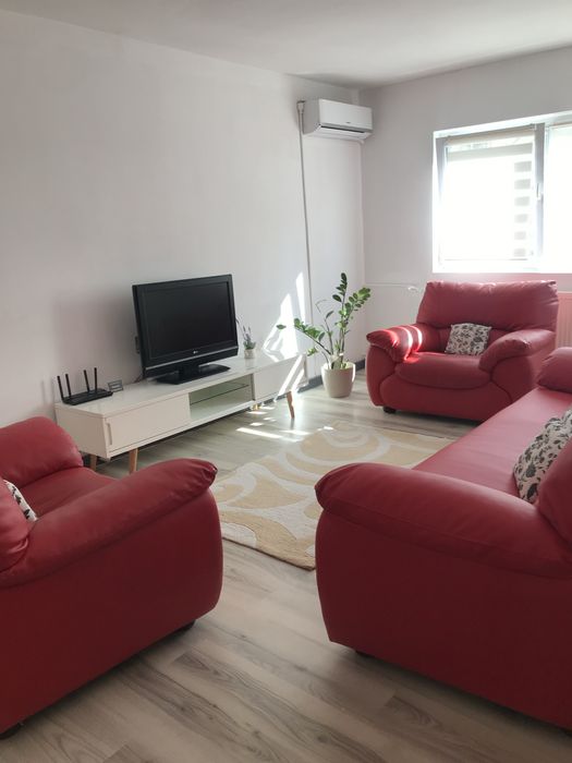 Inchiriez  ap. 3 cam Decebal, et.1