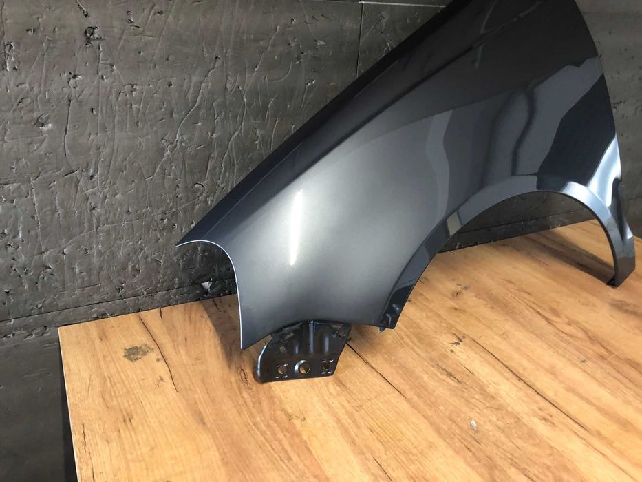 Aripa Fata Stanga VW Polo 6 VI 9N 2005-2009 (LC7V (Gri))