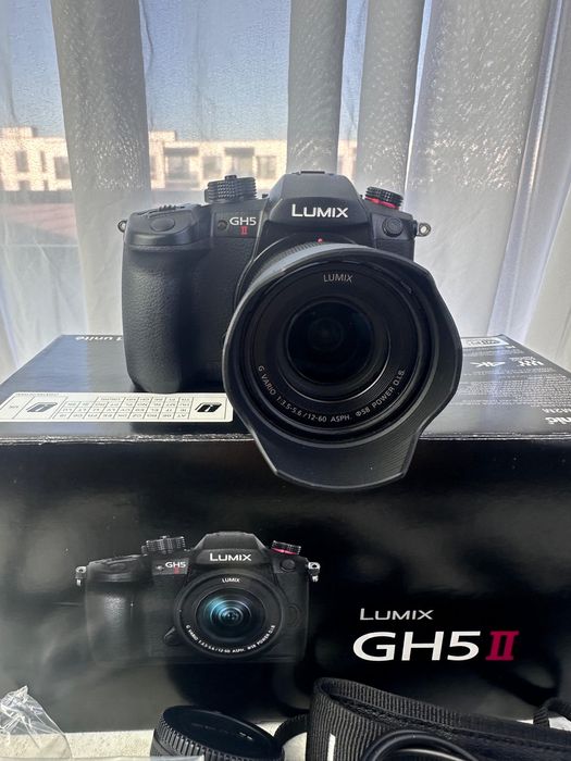 Panasonic Lumix GH5 II (Mark II) + Obiectiv 12-60mm