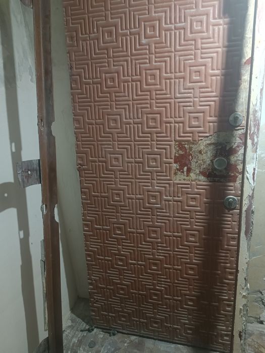 Продам железную входную дверь из квартиры