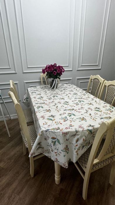 Стол со стульями