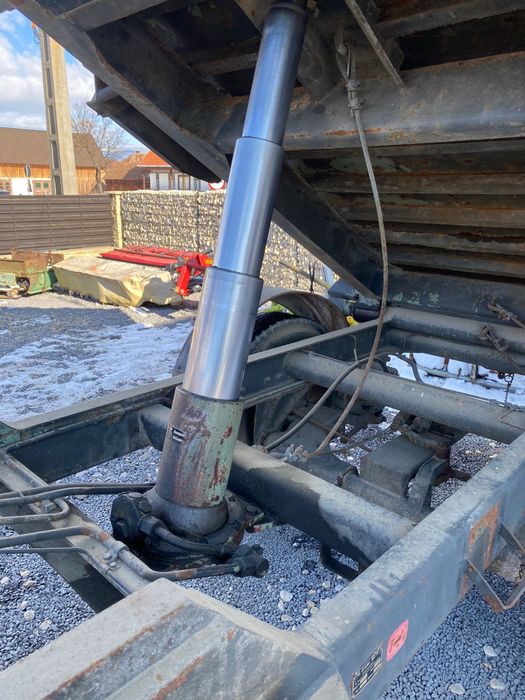 Remorca basculabila pe 3 parti 12 tone