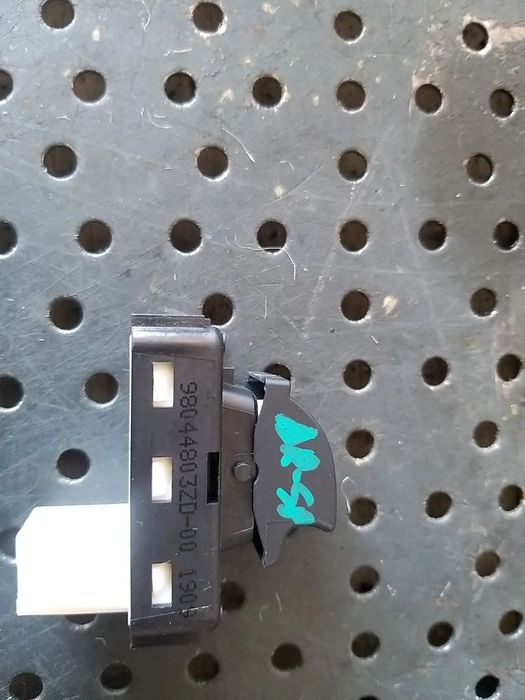Buton geam electric dreapta spate citroen c5 aircross 98044803zd