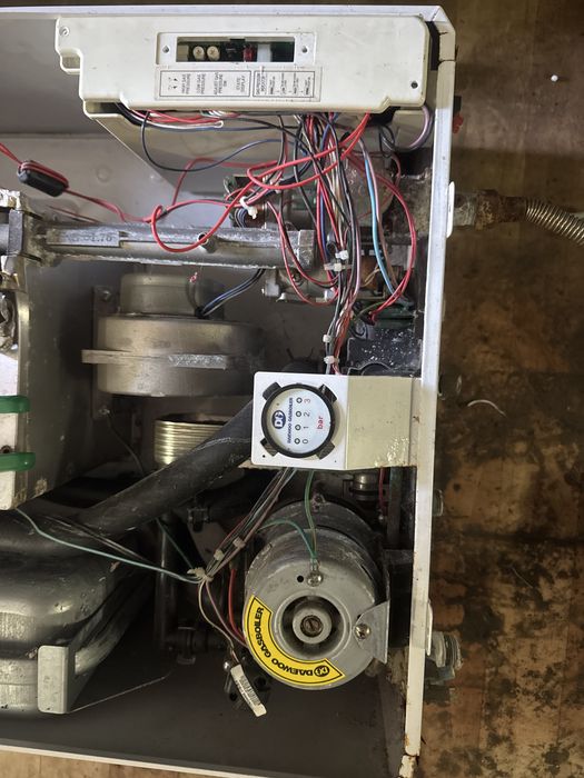 Продам на запчасти котел