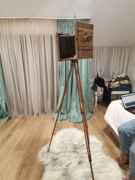 Античен дървен фотоапарат с мех