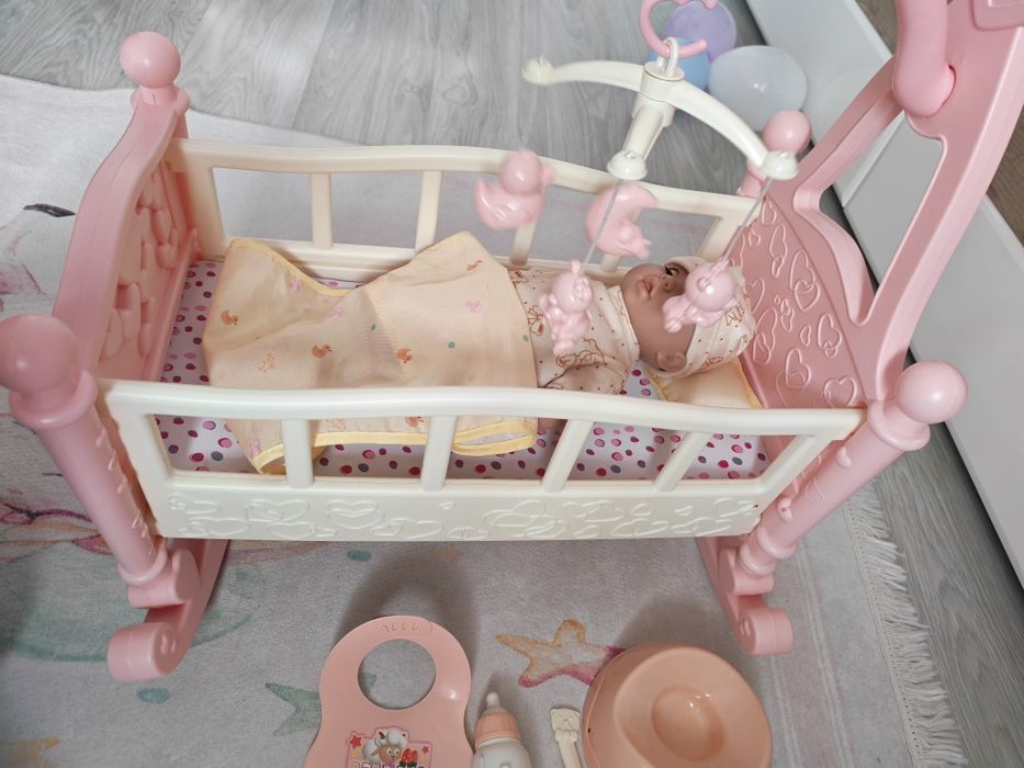 Детска кошара с бебе за игра