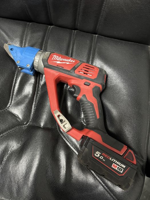 Акумулаторна ножица за ламарина-Milwaukee m18 bms20