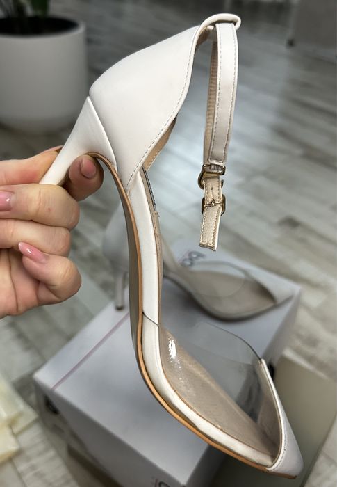 Туфли белые стильные