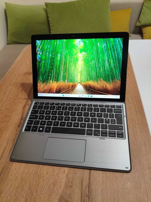 Dell Latitude 7200 2-in-1 таблет с Windows с клавиатура - i5-8265U, 8GB RAM, 256GB NVMe