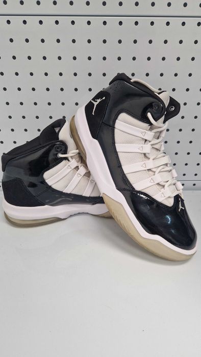 Оригинални мъжки маратонки- Jordan Max Aura