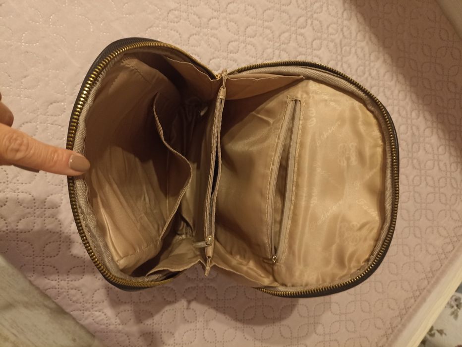 Черна кожена раница