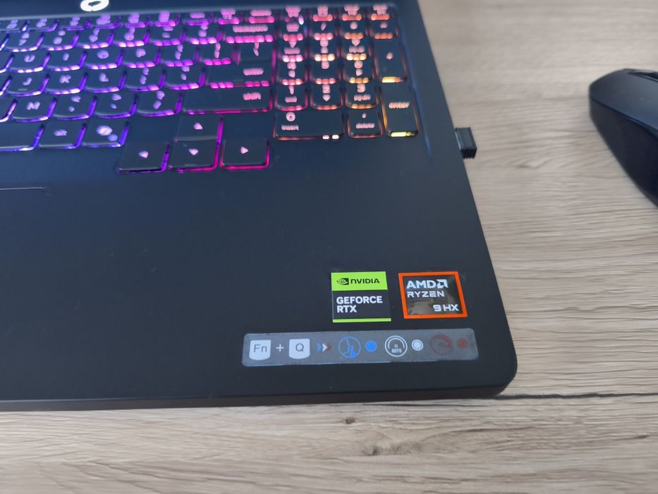 Vând laptop nou cu 27 luni garanție oficială de la lenovo