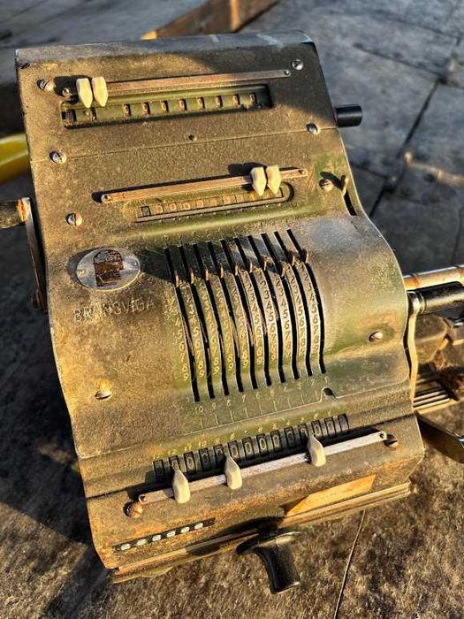 Vand calculator vechi,masina de calcul mecanica "BRUNSVIGA"