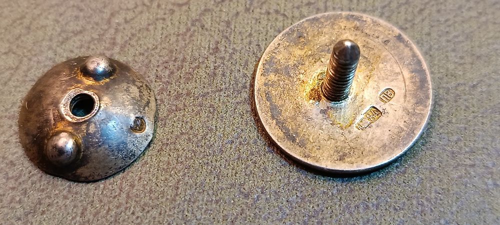 Продается серебряный значек