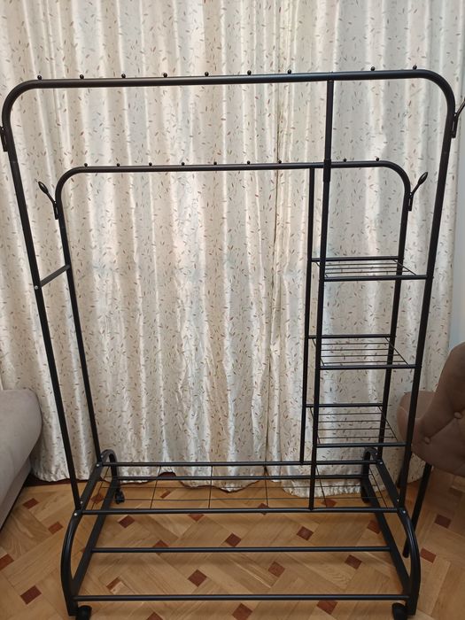 Вешалка.           .