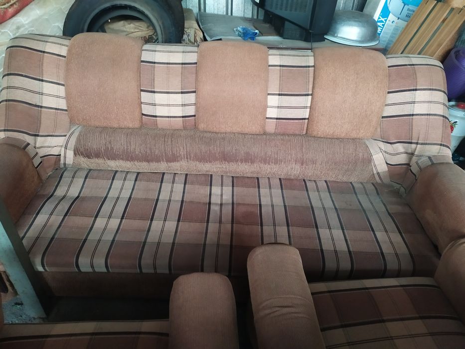 Продам диван и два кресла.