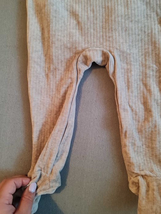 Salopeta și body cu mânecă lungă