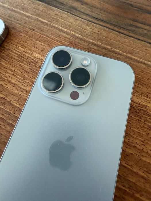 Apple iPhone 16 Pro 256GB White / Natural Titanium – кутии, документи, подарък кейсове