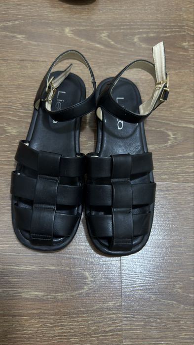 Продам летнюю обувь 38р