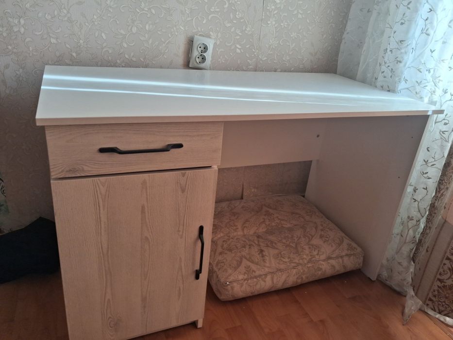 Продам письменный стол