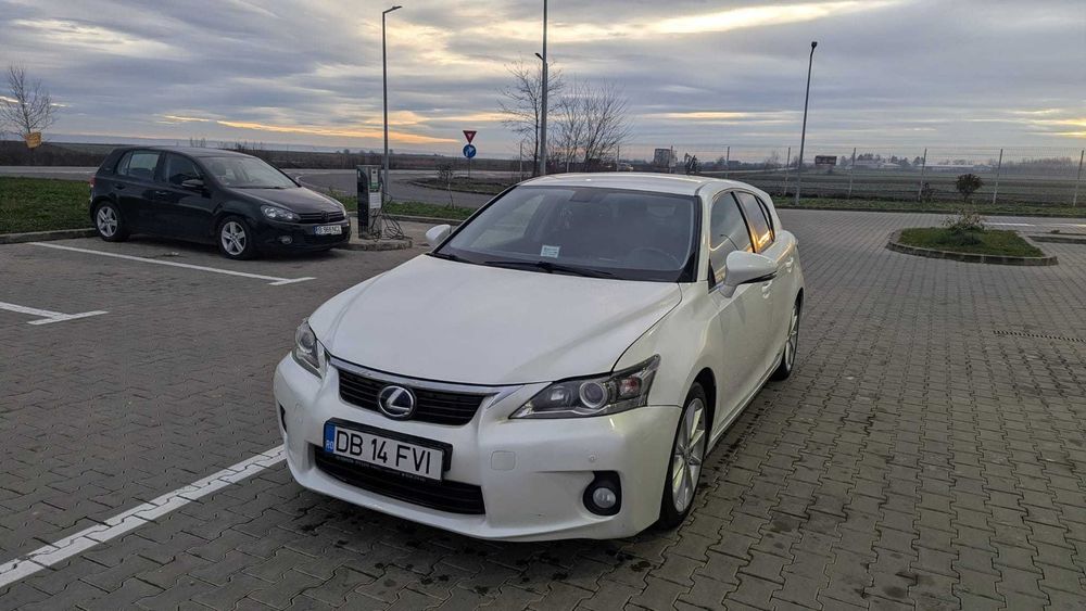 Lexus CT200h Toyota Auris Corola Prius Premium hibrid automata