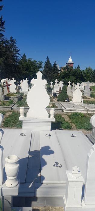 Vind monument funerar