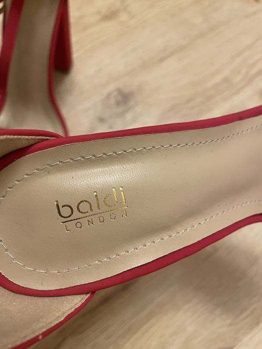 Шикарные босоножки