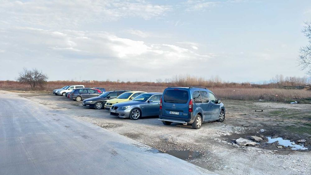 Парцел на Карловско Шосе с сменен статут за промишлено строителство