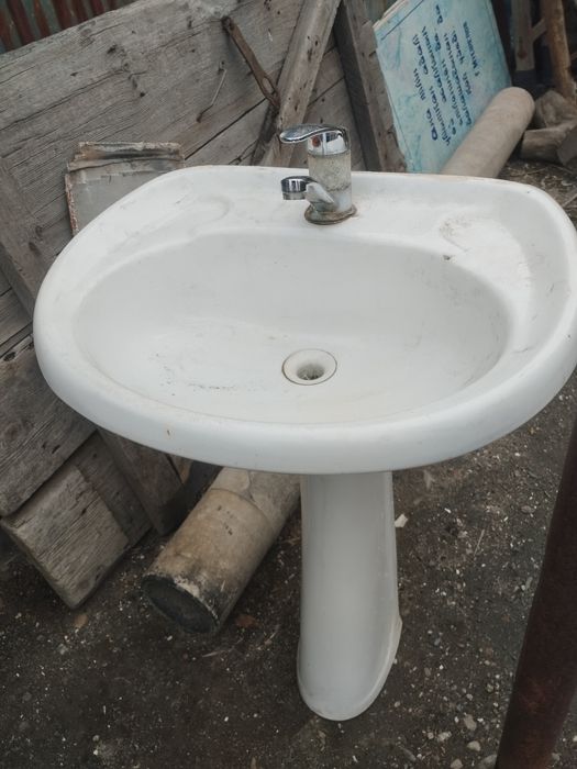 Продам умывальник тюльпан