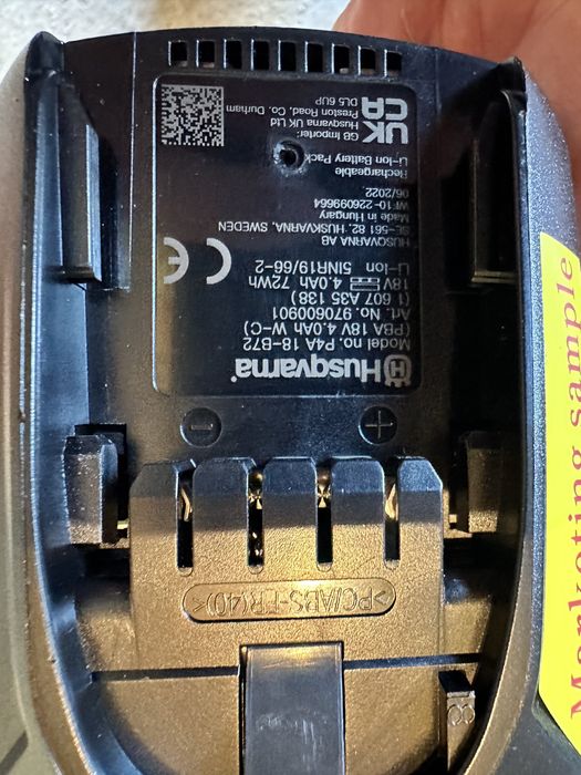 Set bateri cu incarcator noi !!!